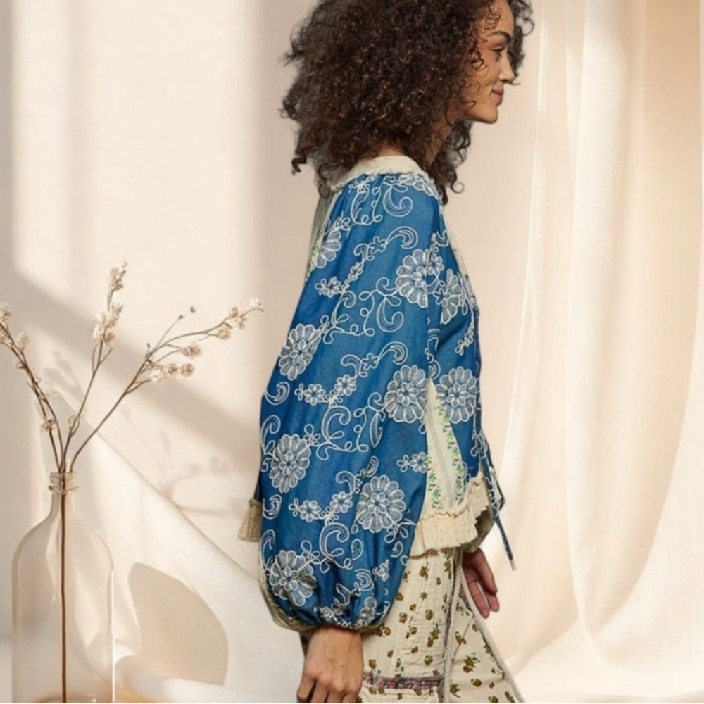 POL Denim & Cream Woven Floral Boho Top with Ruffle Hem - Picture 3 of 6